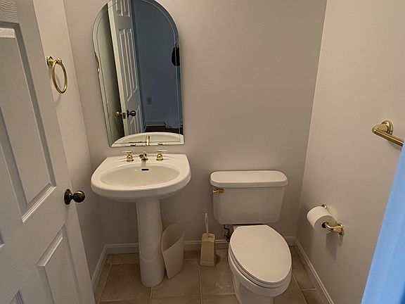 5th image of 2151 Jamieson Ave