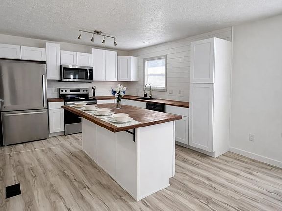 5th image of 950 E Lily Dr