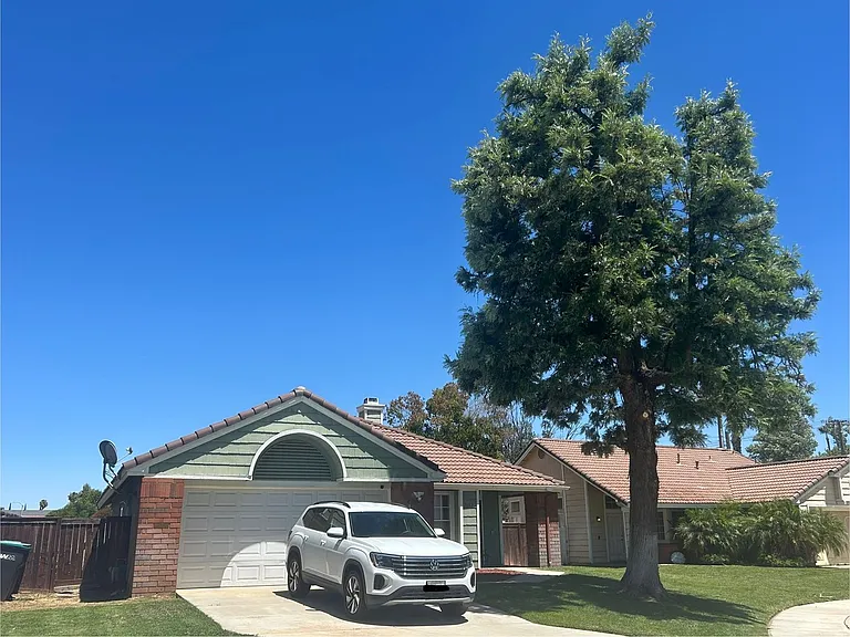 1402 Birchwood Dr — Photo 4