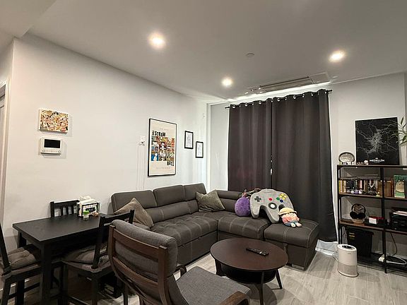 4th image of 47-58 43rd St #2B