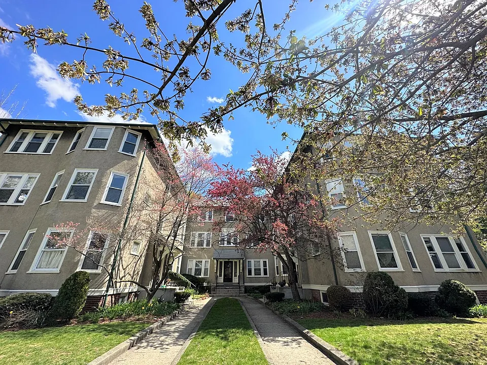 93 Lexington Ave #3B