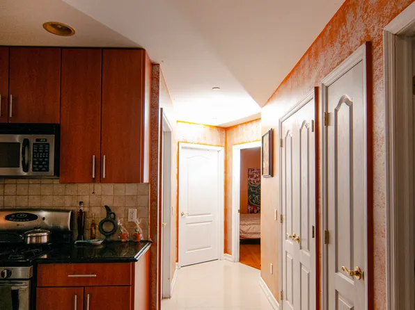 2012 Jerome Avenue image 7 of 21