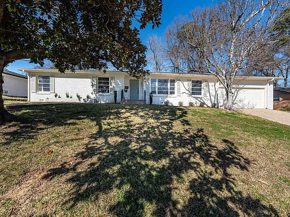 3rd image of 4211 Birdwell Dr