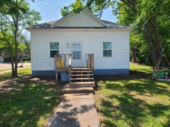 702 W 4th St, Wellington, KS 67152