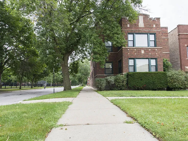7201 S Calumet — Photo 13