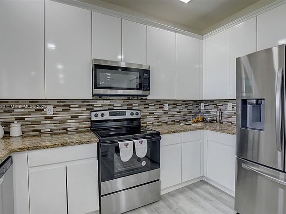 5th image of 10956 NW 73rd St