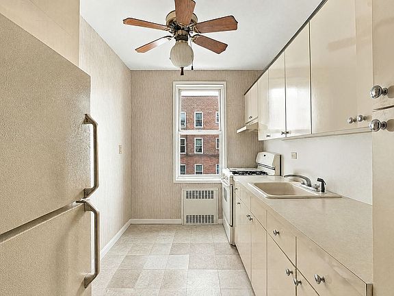 5th image of 2553 E 7th St APT 2G