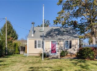 9 Clarendon St, Branford, CT 06405