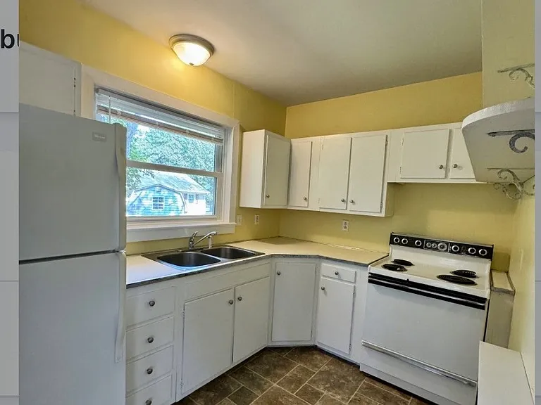 508 Loblolly Ln — Photo 16