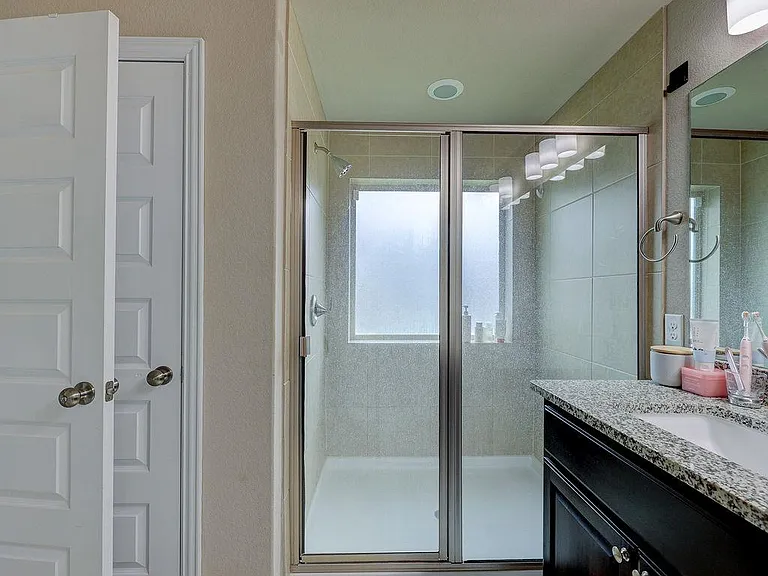 4140 Van Ness Ave — Photo 32