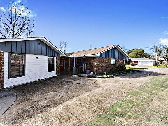 3rd image of 106 Boggs Cir