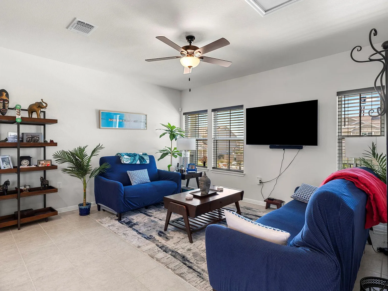 3 bed, 2.5 bath, 1306 sqft, $2,500 — Photo 4