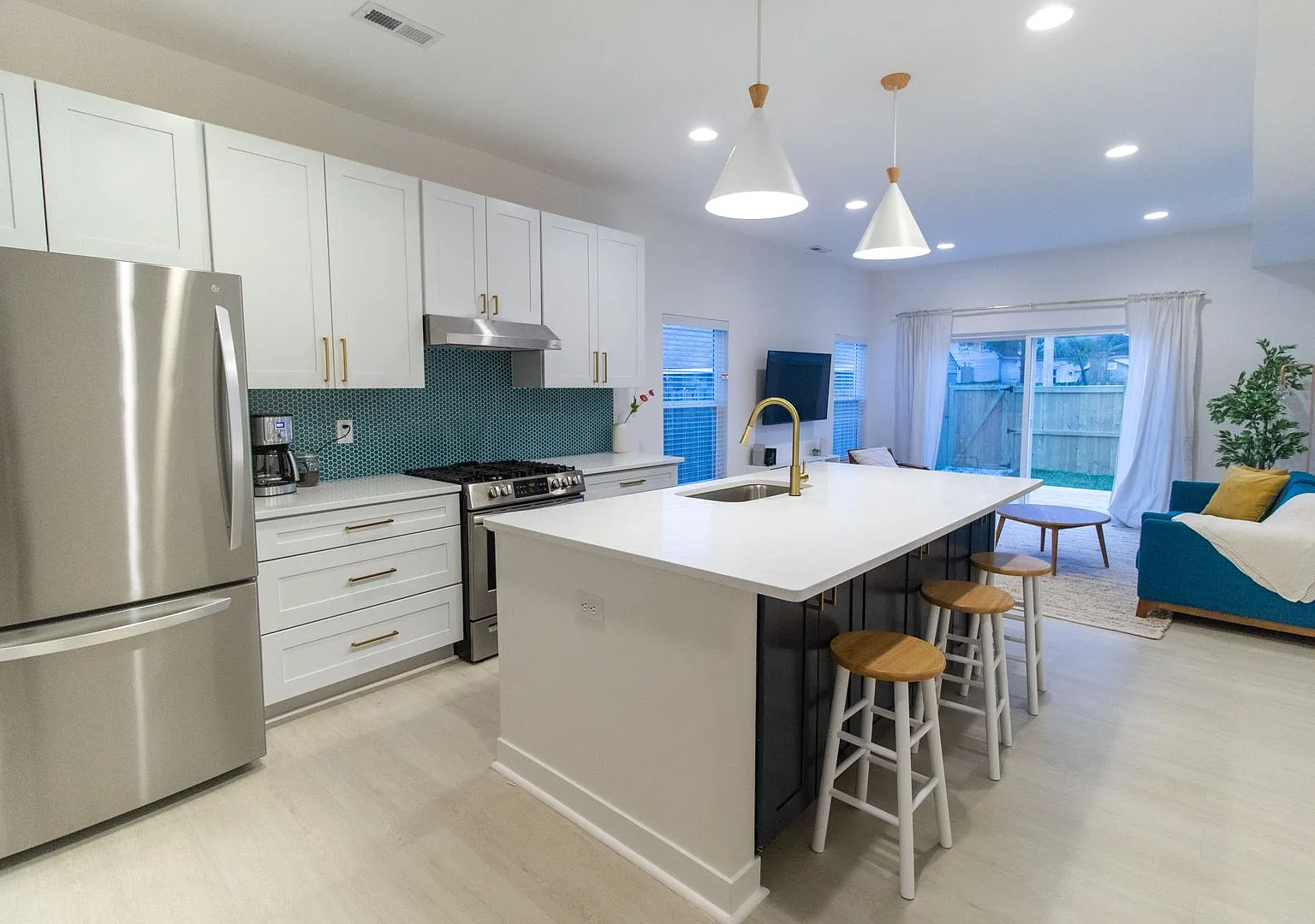 Furnished 3BR Home for Lease | King Suite | Fenced Yard — Photo 2