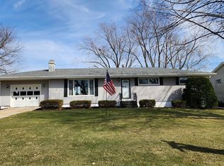 907 Obrien St, Harvard, IL 60033