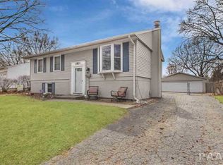 1811 Columbus Dr, Pekin, IL 61554