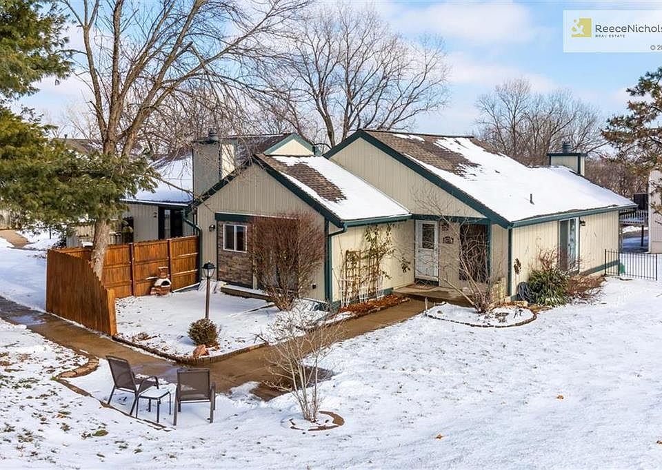 4 BR 2 BA Corner townhouse with two patios and two private decks