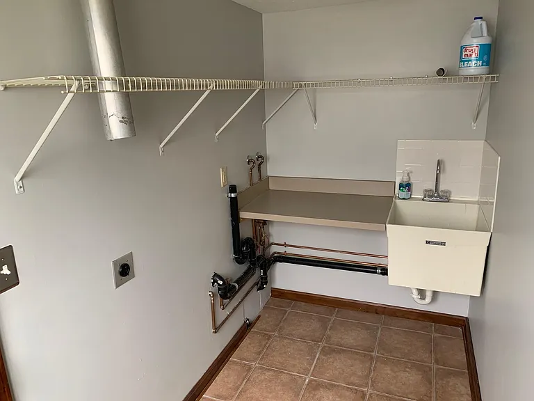 1081 Oakbrooke Dr — Photo 16