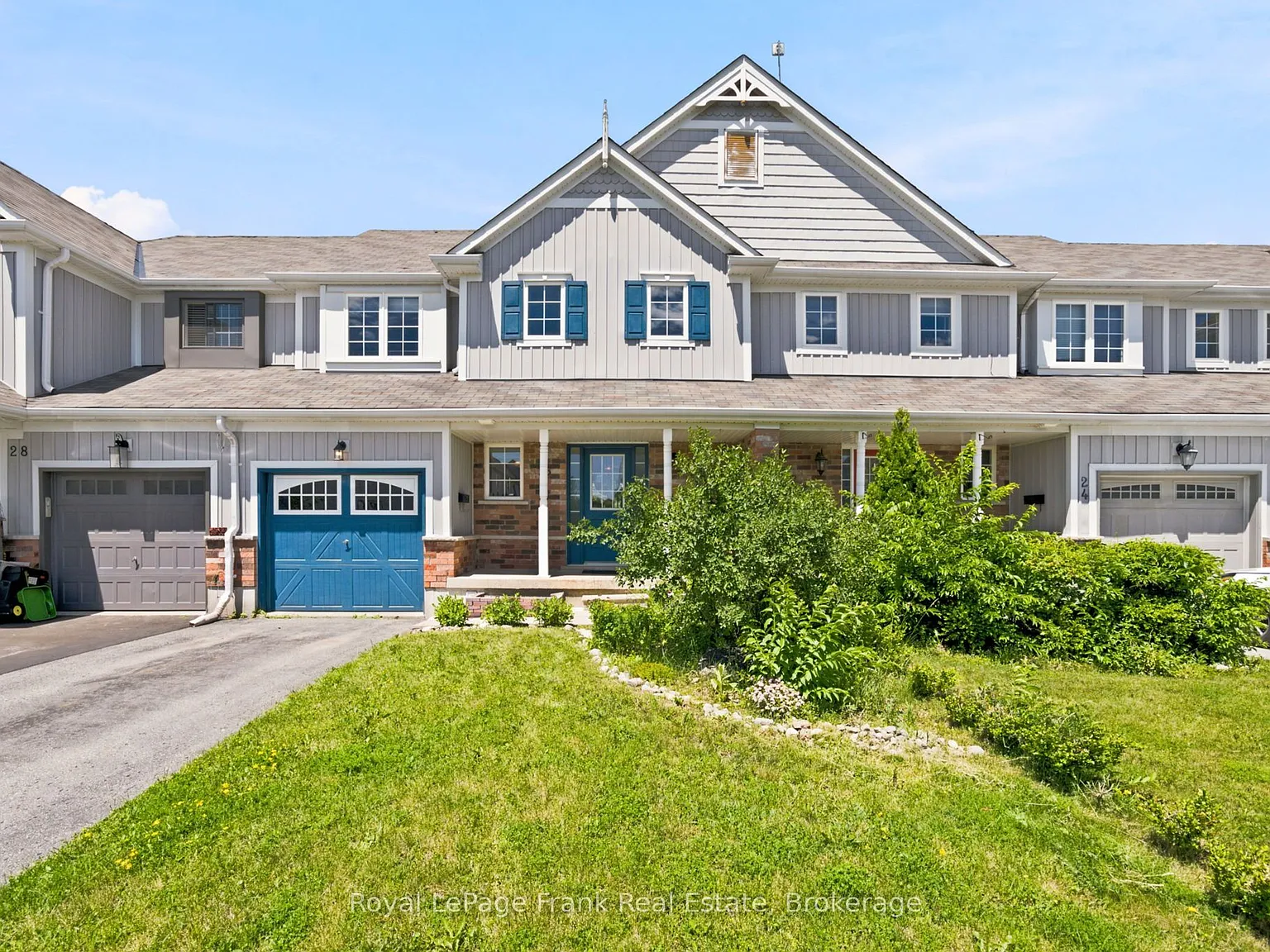 4 bed, $2,400 — Photo 2