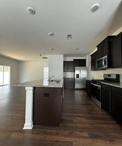 240 Chelsea Park Dr — Photo 8