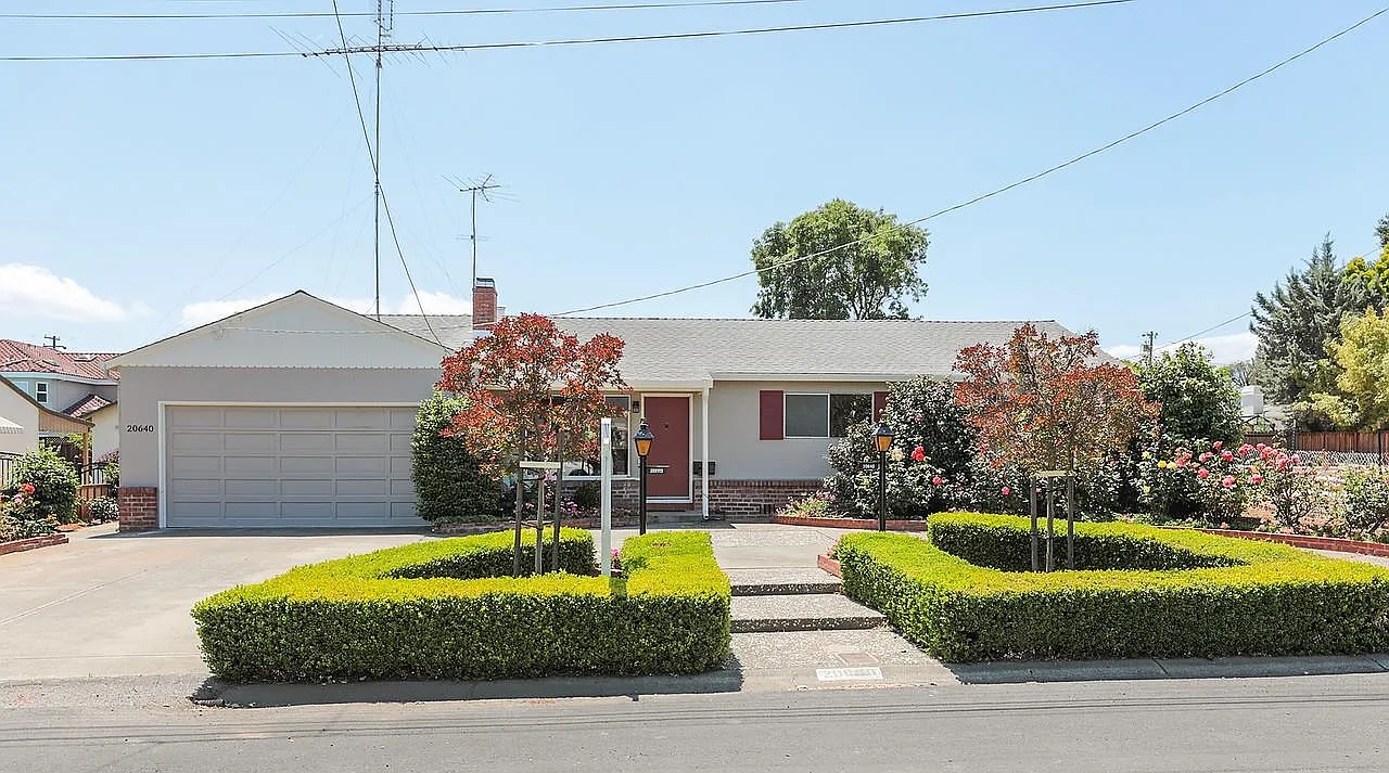20640 Sunrise Dr photo 1