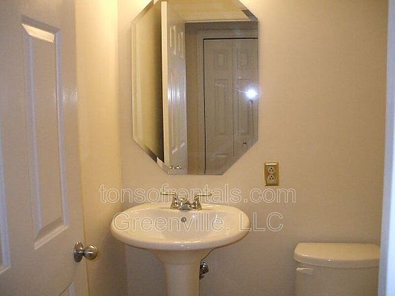 5th image of 3 Village West Ct