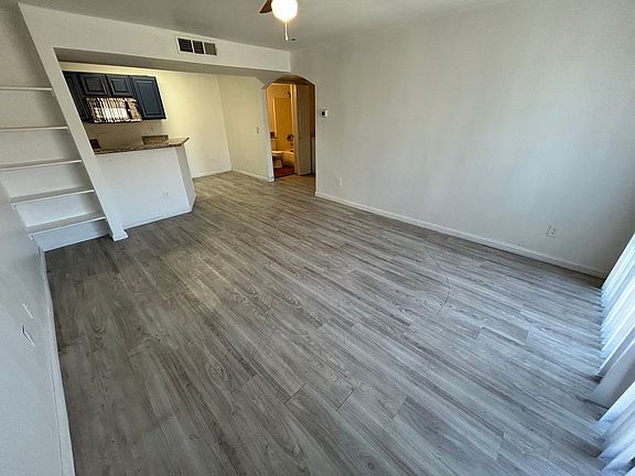 3rd image of 5154 S Jones Blvd Unit 202