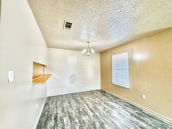 3rd image of 1411 Cottondale Dr Unit C