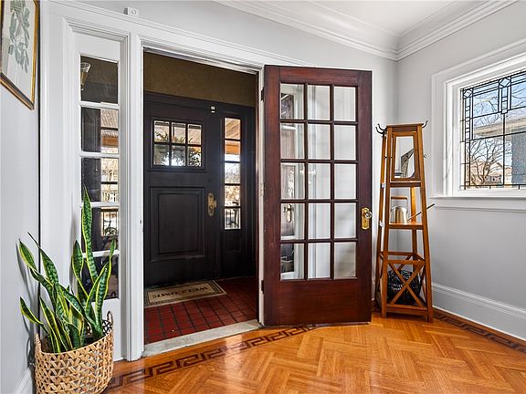 5th image of 387 Canterbury Rd