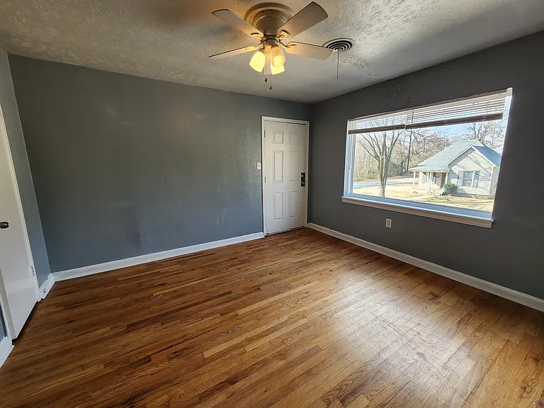 1504 Allen St — Photo 8