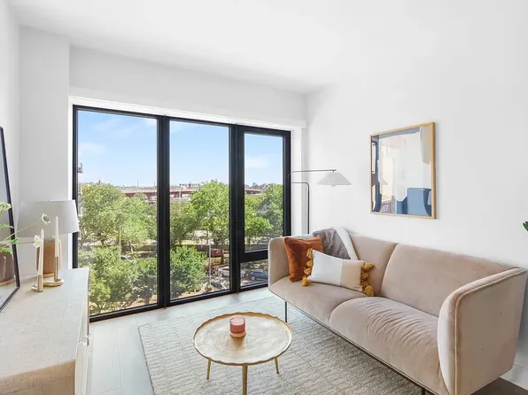 10-25 Jackson Avenue image 6 of 12