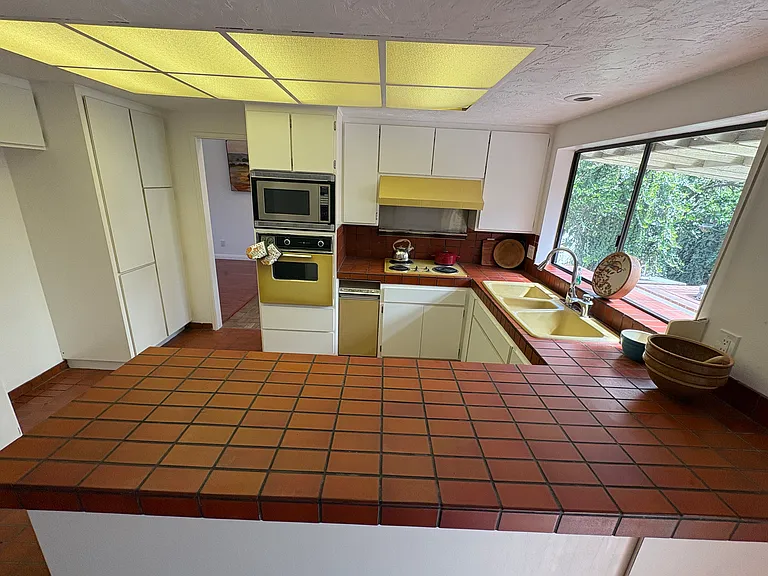 2049 Myers St — Photo 10