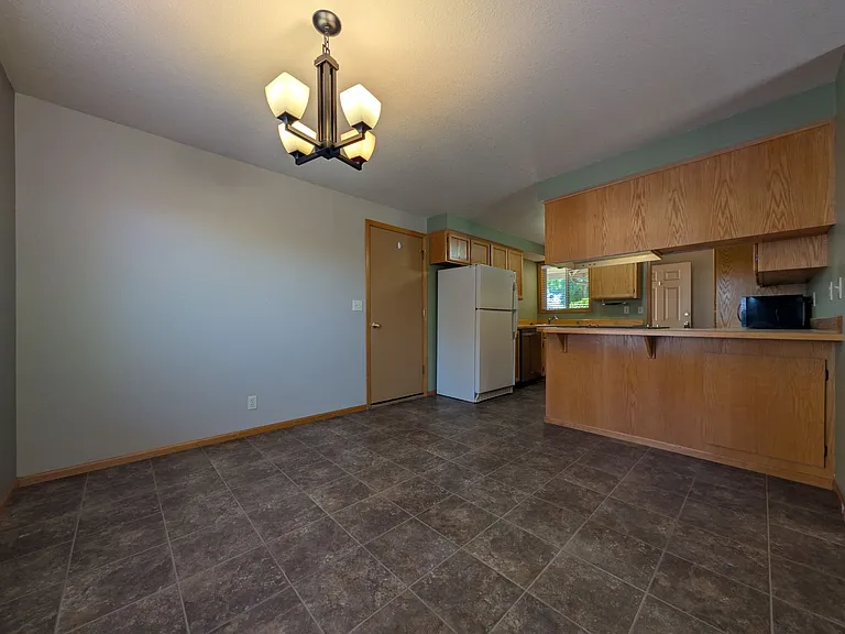 2558 Cubit St — Photo 10
