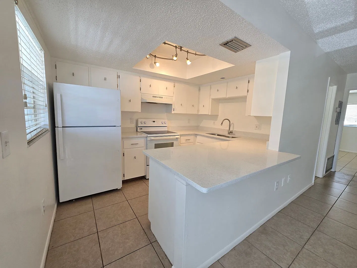 504 Barcelona Avenue — Photo 4