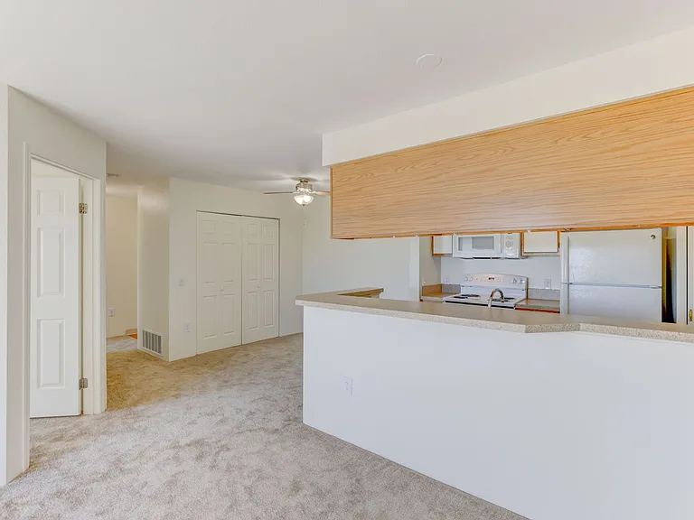 Americana Lakewood Apartments — Photo 76