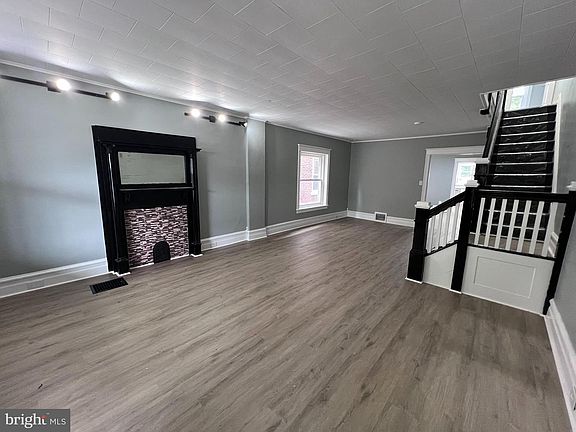 2nd image of 804 Queen St