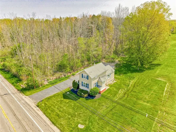 750 Webster Rd, Webster, NY 14580