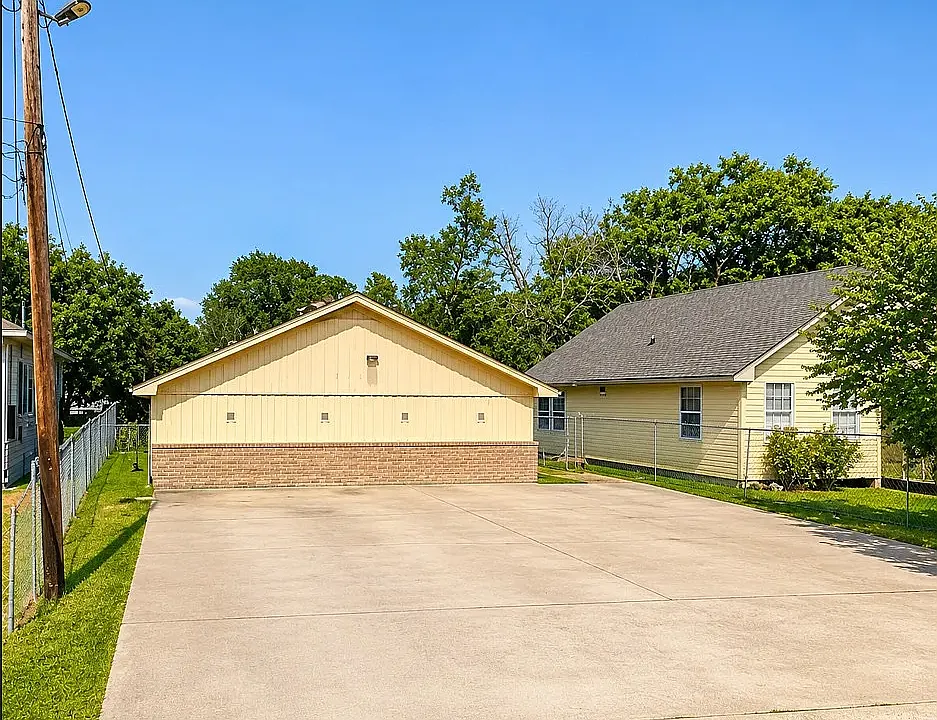 580 Campus St #101