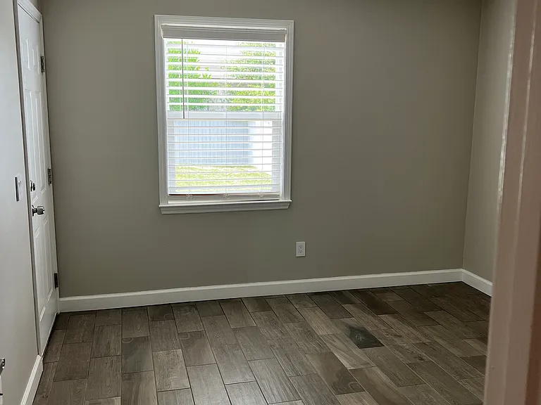 8315 Elizabeth Ave — Photo 10