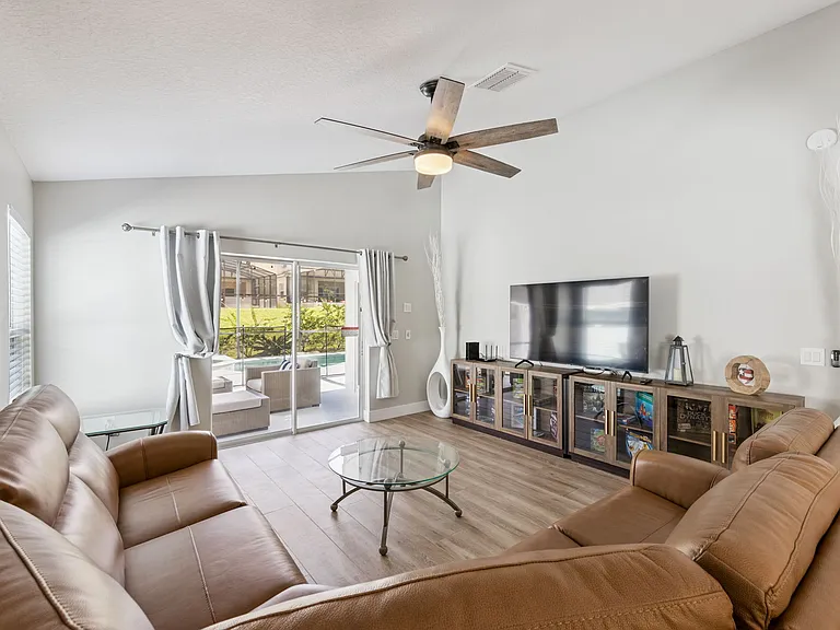 639 Kensington Dr — Photo 15