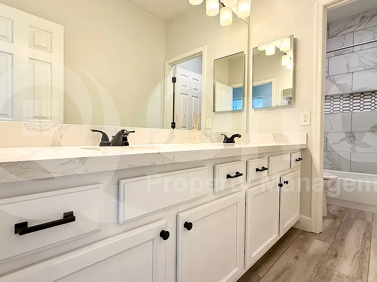572 N Bell Dr — Photo 25