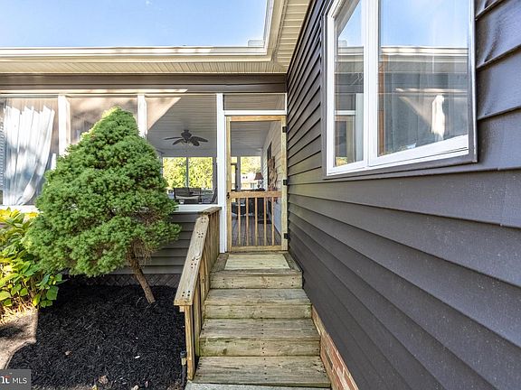 4th image of 12 Cove Ln