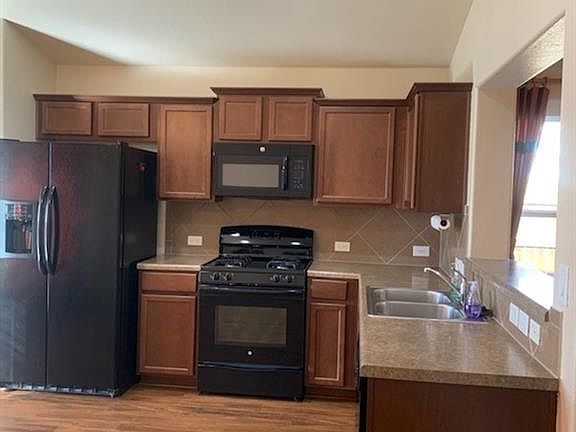 4th image of 403 S Hunting Lodge Ln