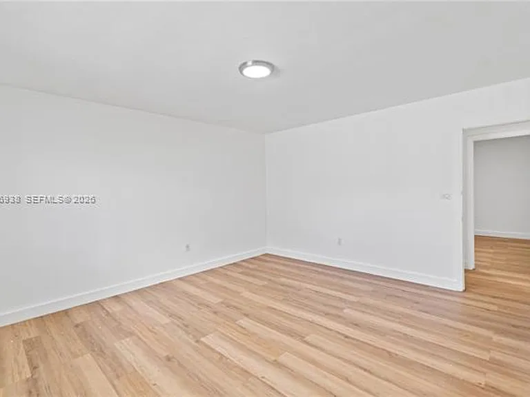 361 E 39th St #1 — Photo 27