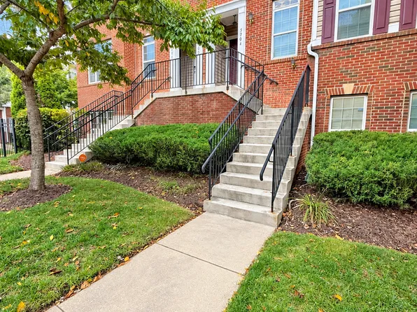 5504 Capital Gateway Dr #415, Suitland, MD 20746