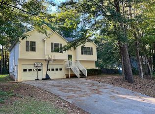 108 Country Cottage Cir, Carrollton, GA 30116