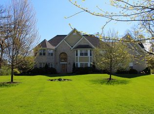 2918 Walnut Manor Ct, Crystal Lake, IL 60012