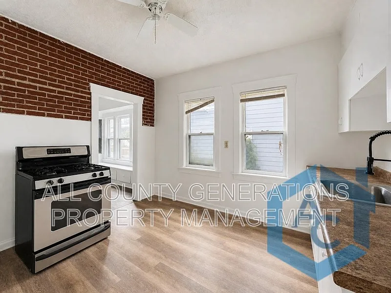 2 bed, 1.0 bath, $825 — Photo 3