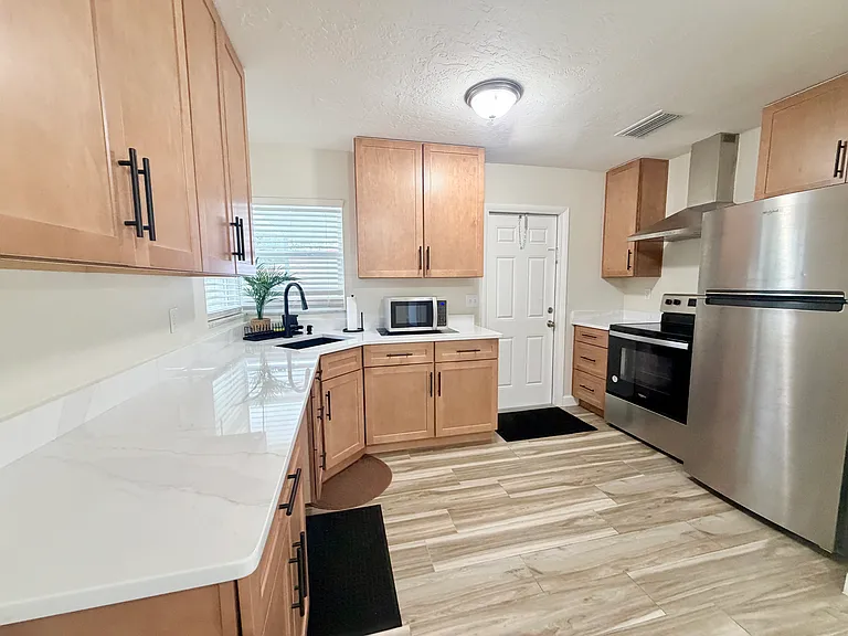 1650 Hastings Dr — Photo 5