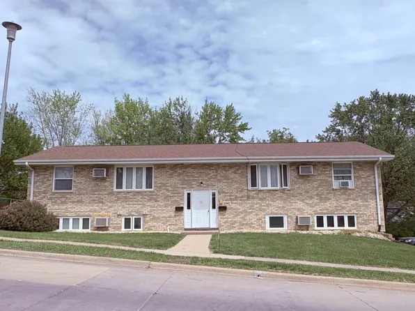 3669 Hillcrest Rd, Dubuque, IA 52002