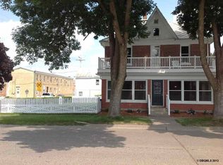 101 S 3rd St, Bellevue, IA 52031